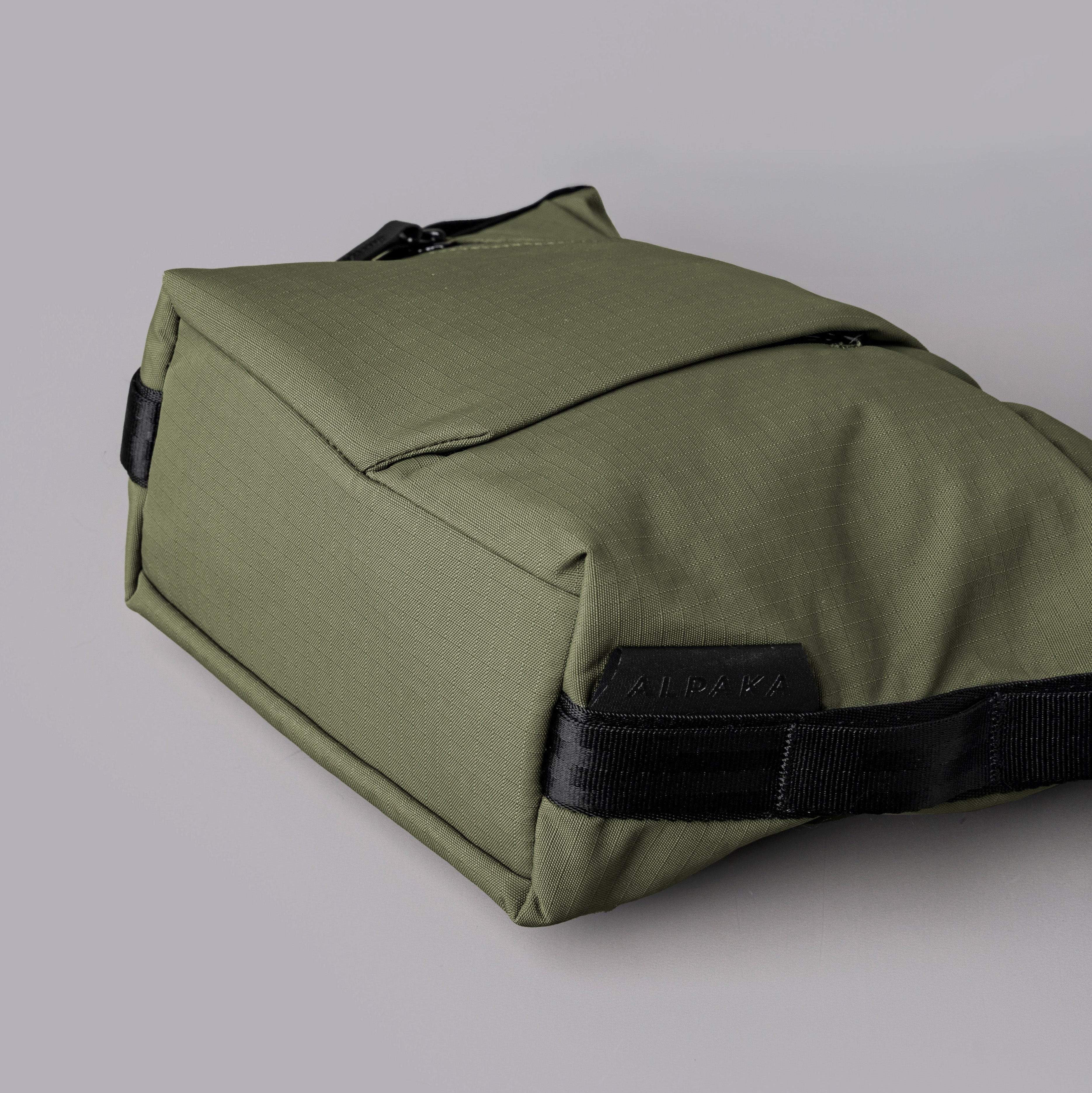 ALPAKA / FLOW SATCHEL 2L – Neueオンラインストア｜もっと愛着のわく