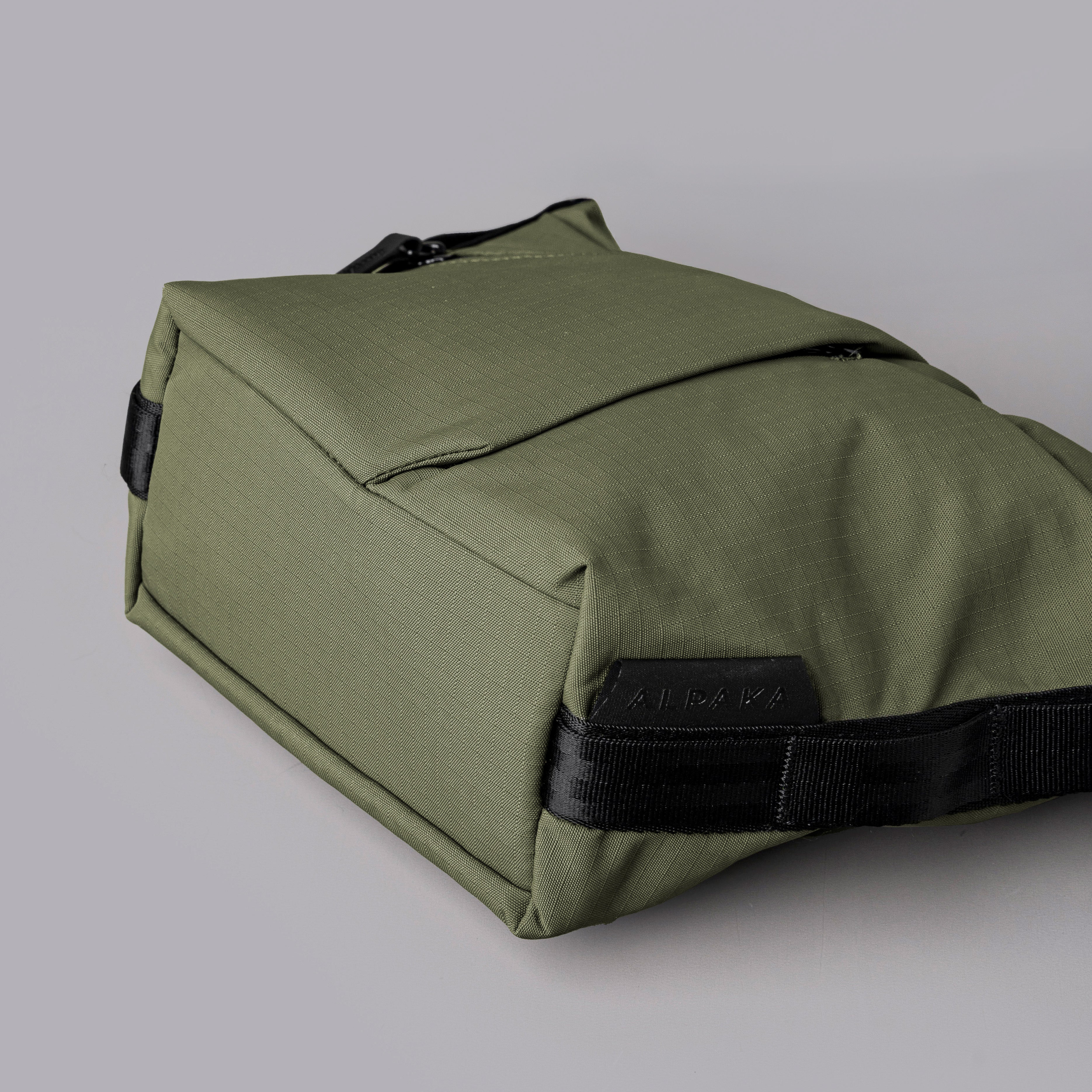 ALPAKA / FLOW SATCHEL 4L – Neueオンラインストア｜もっと愛着のわく