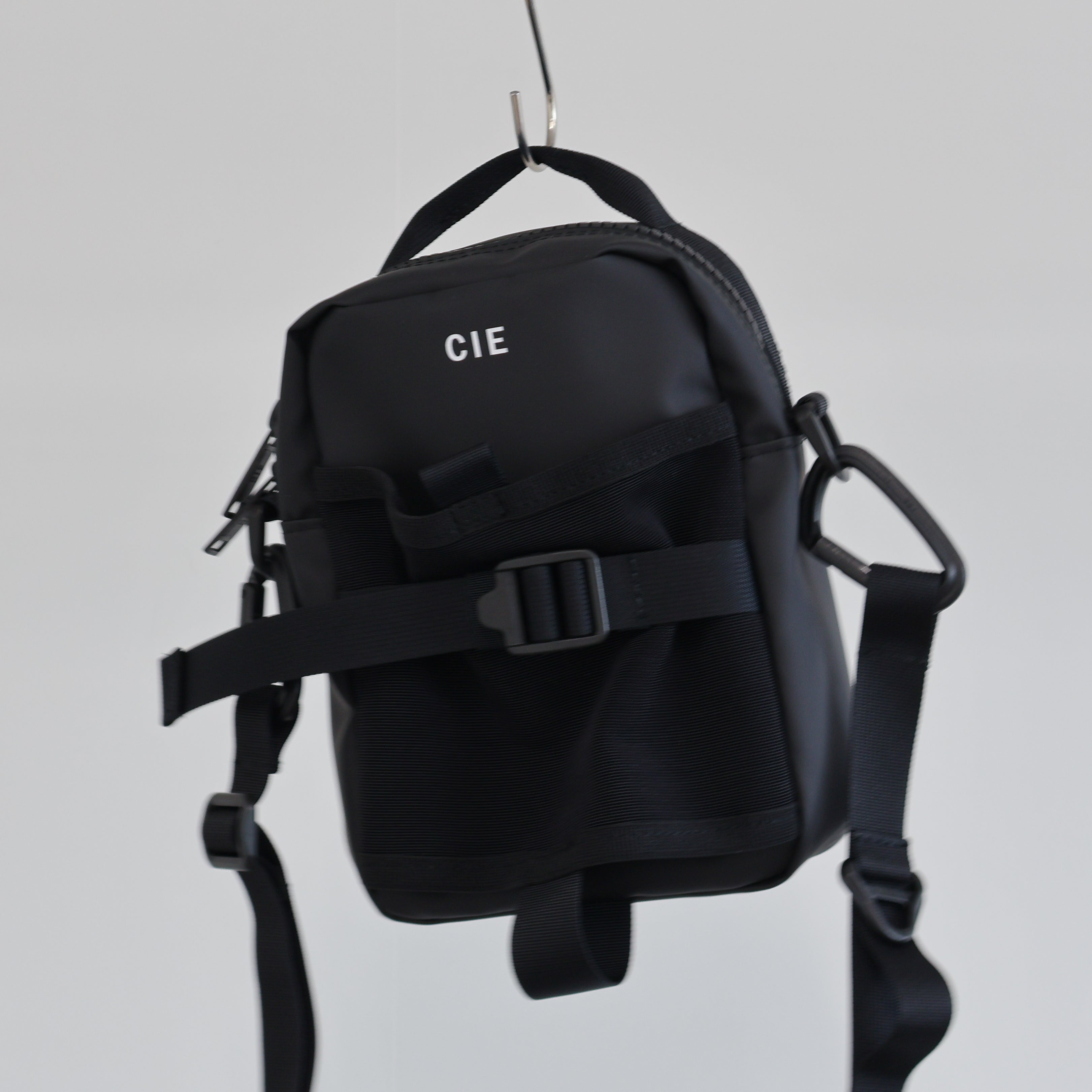 CIE / GRID3 BOTTLE MINI SHOULDER BAG S – Neueオンラインストア CIE / GRID3 BOTTLE MINI SHOULDER BAG S – Neueオンラインストア