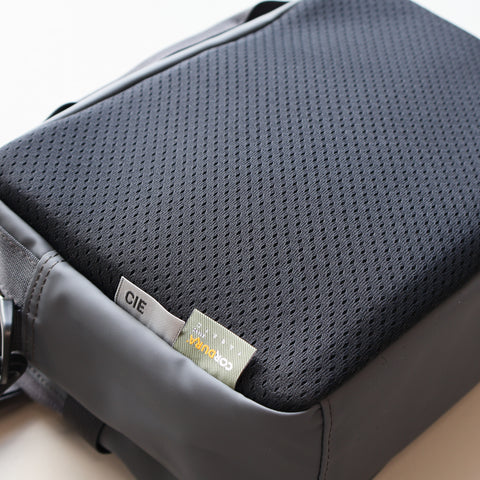 CIE / GRID3 BOTTLE SHOULDER BAG M