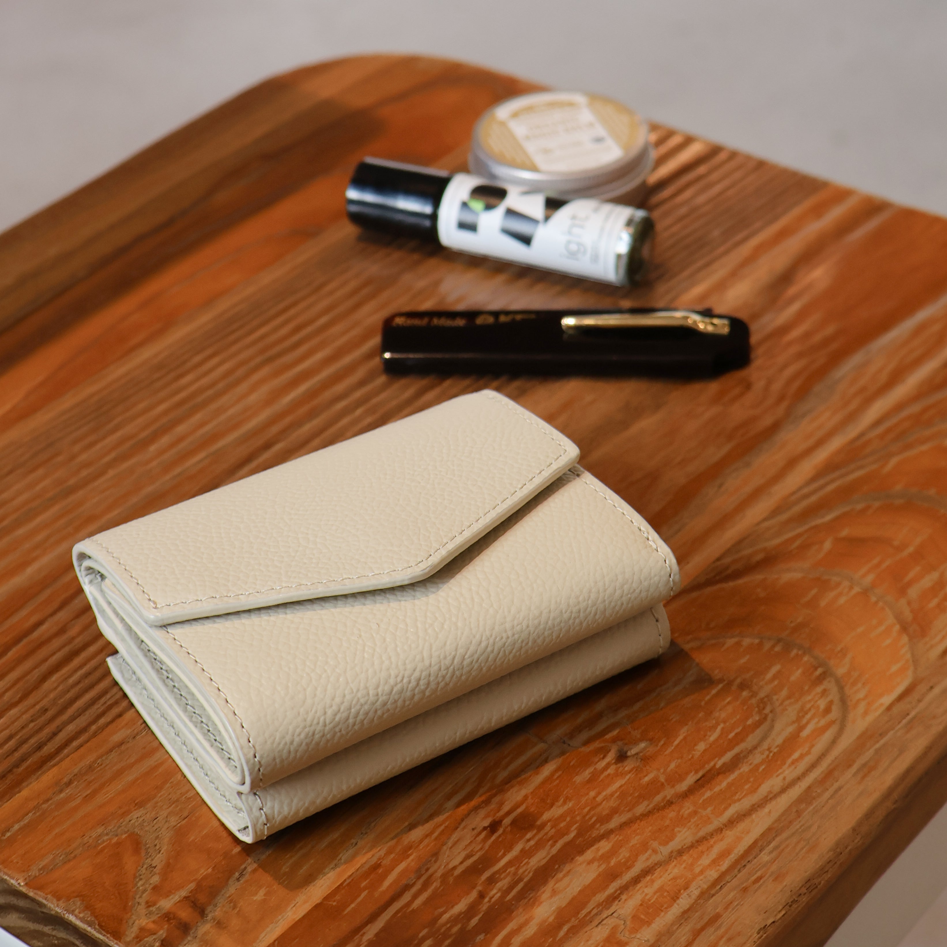 das Neue ノイエ マヤベリー ラウンドファスナーウォレットL das Neue ノイエ マヤベリー ラウンドファスナーウォレットL