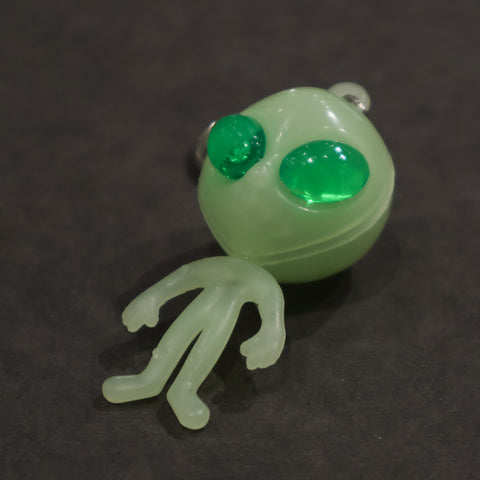 DETAIL / Glow Alien Keychain