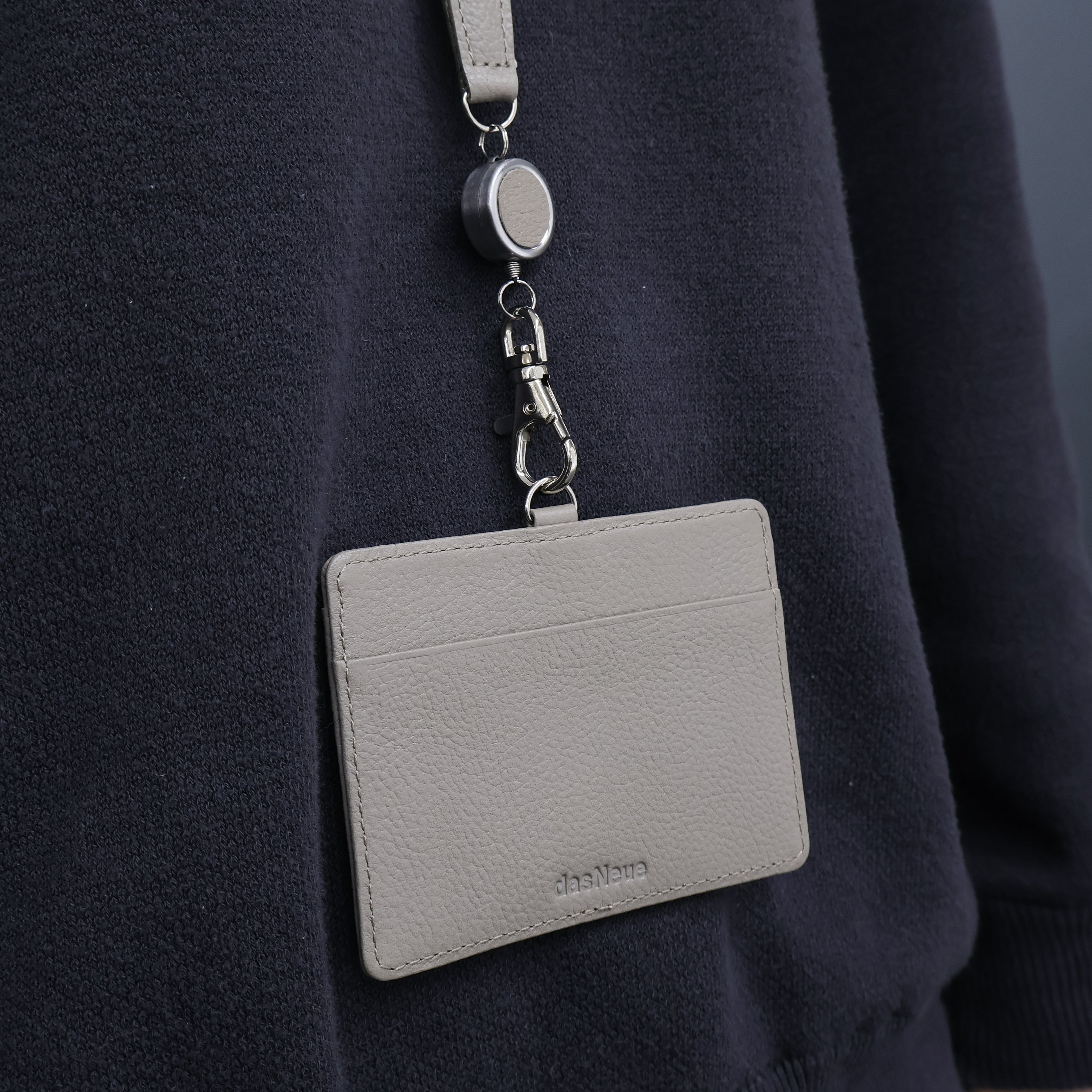 OSL GENUINE LEATHER / リール付きIDストラップ – Neueオンライン