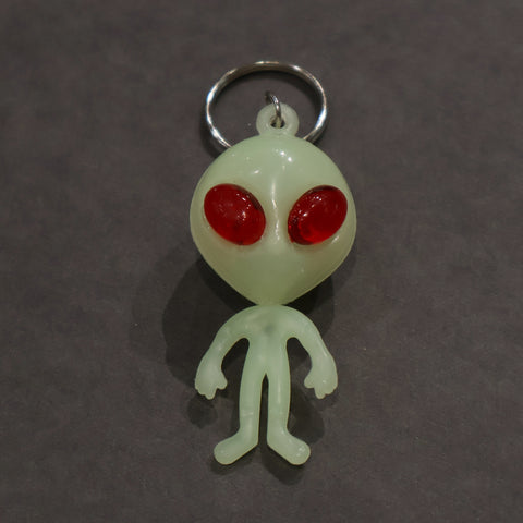DETAIL / Glow Alien Keychain