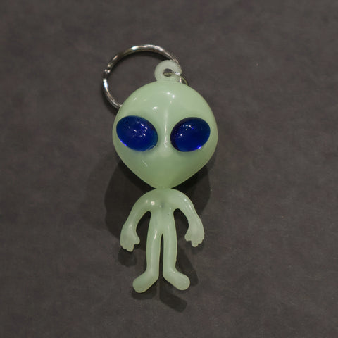 DETAIL / Glow Alien Keychain