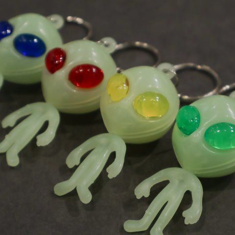 DETAIL / Glow Alien Keychain