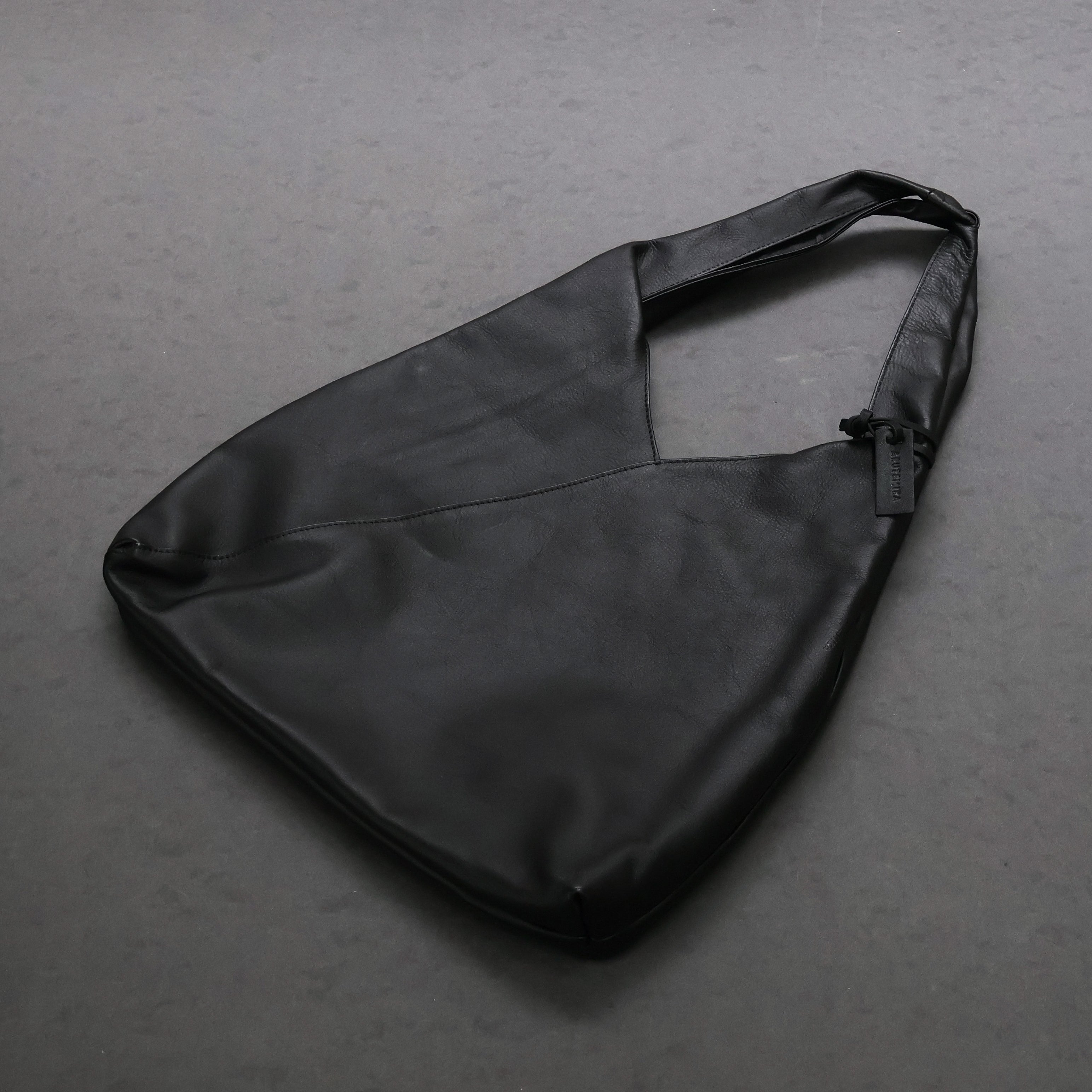 ARTEMIKA / トライアングルマルシェバッグ – Neueオンラインストア