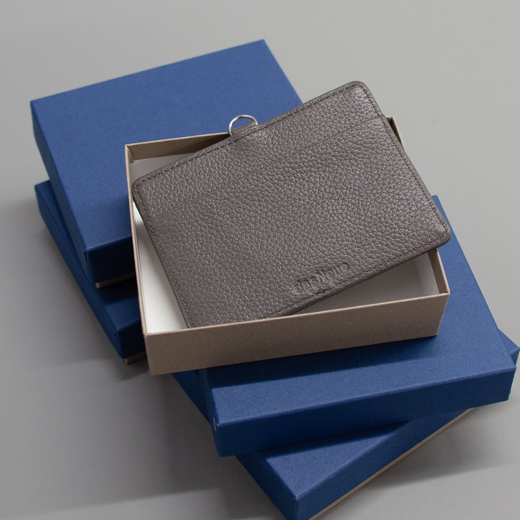 OSL GENUINE LEATHER / リール付きIDストラップ – Neueオンライン