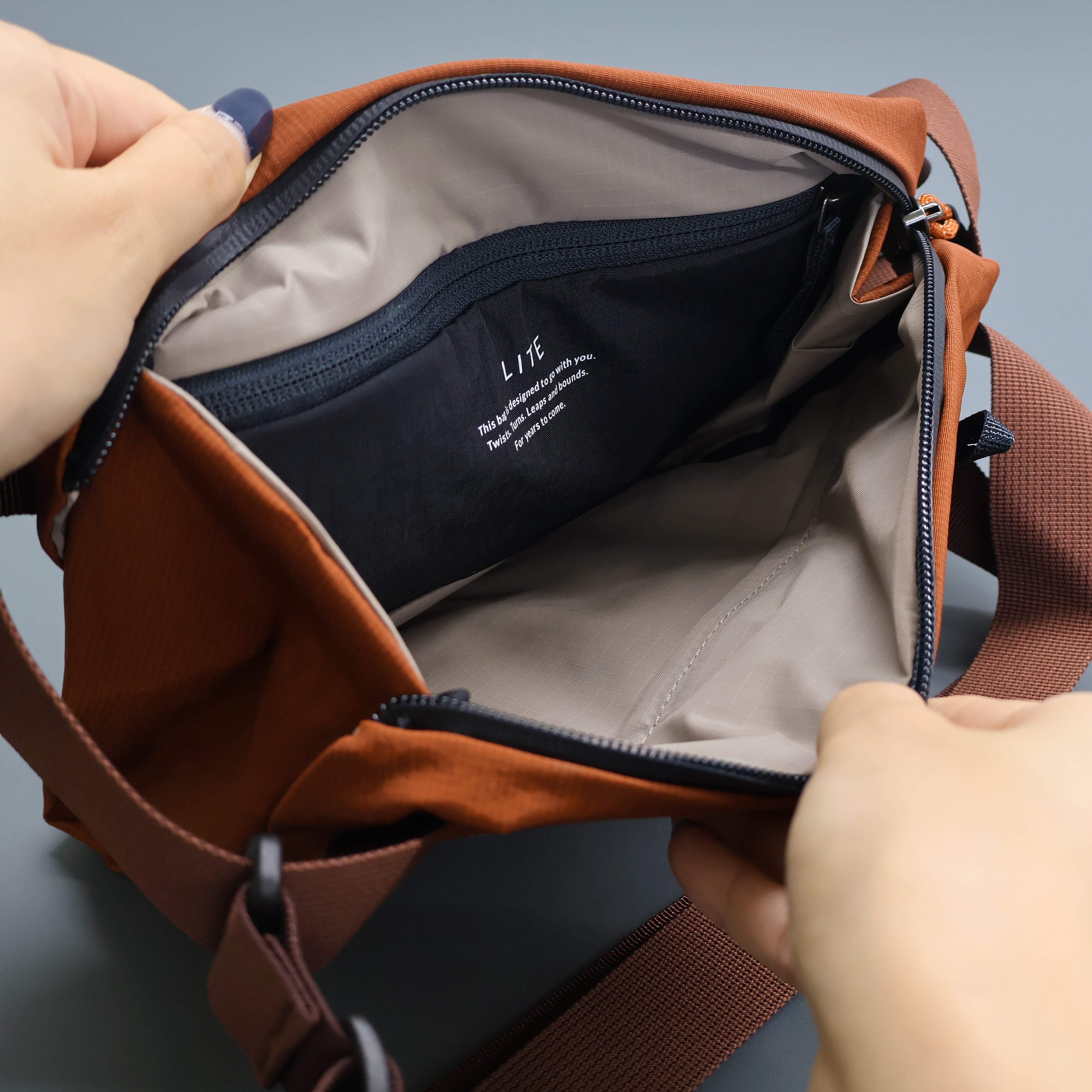 Bellroy / Lite Sling mini – Neueオンラインストア｜もっと愛着のわく