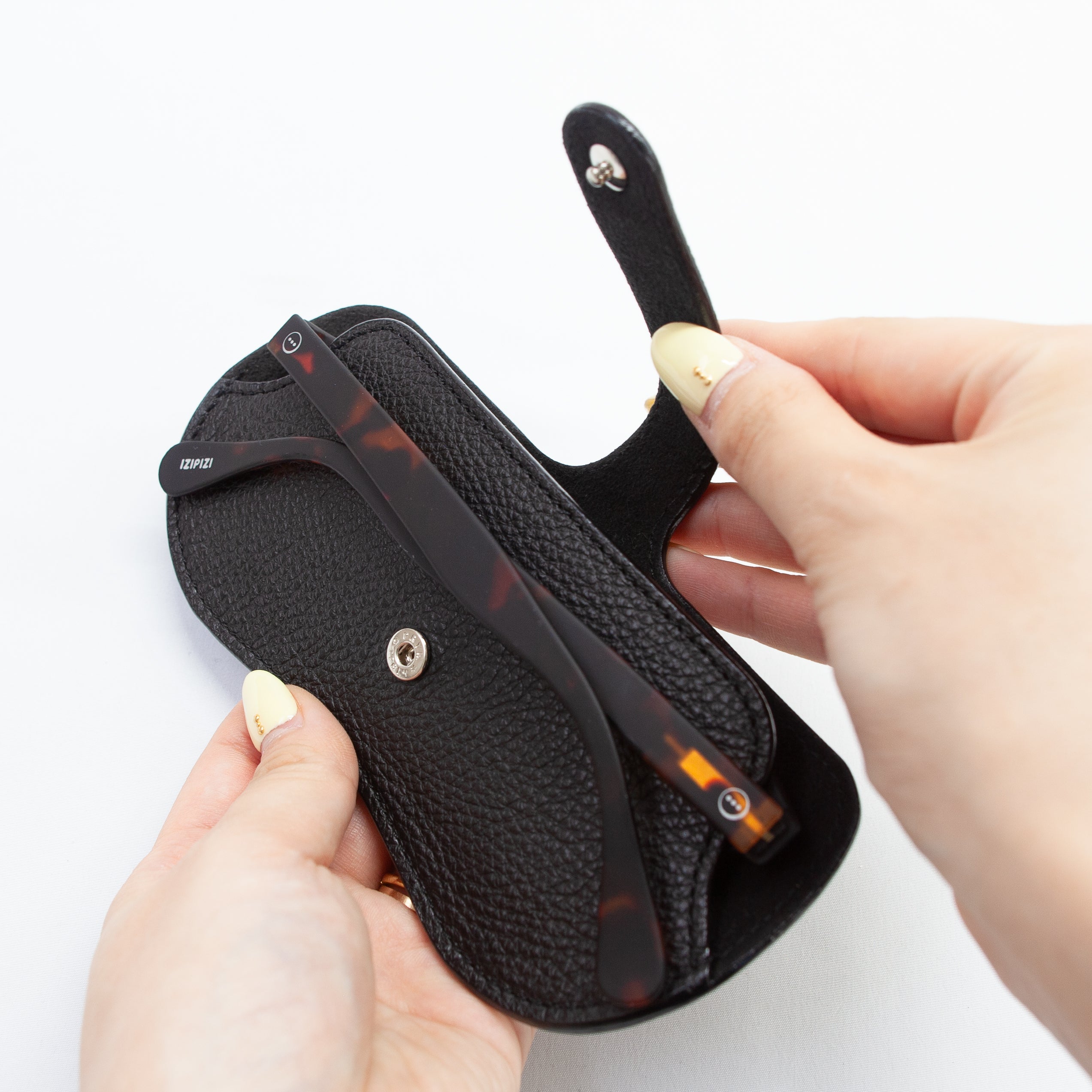 HERGOPOCH エルゴポック ソフトシュリングレザーメガネケース　ブラック HERGOPOCH ］ソフトシュリンクレザー メガネケース – Neueオンライン