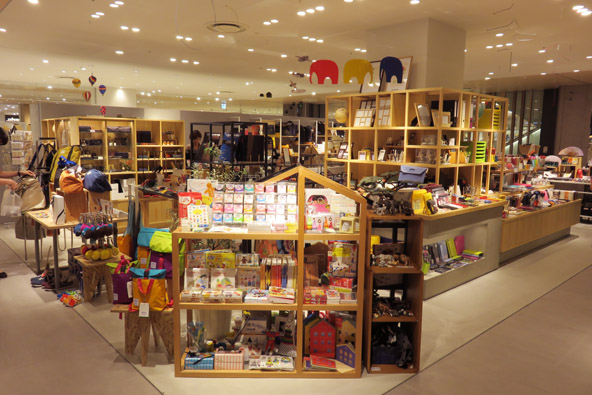 大阪 梅田駅周辺で文房具が買える15店マップ 駅構内 専門店も Shiori