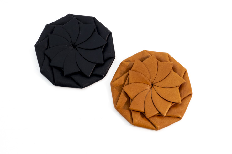 日本製の革で作られた 折り紙のように折りたたむ小銭入れ Craft One Concrete Craft Coincase コインケース Neue ノイエ