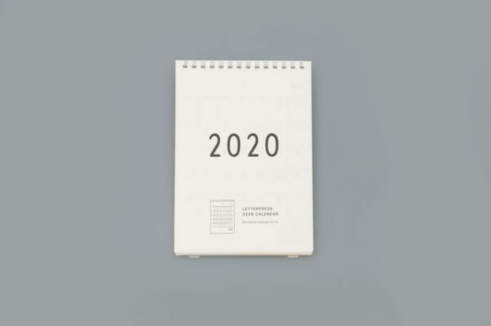 シンプルで日付が見やすい卓上カレンダー Letterpress Desk Calendar 46 272 Neue ノイエ